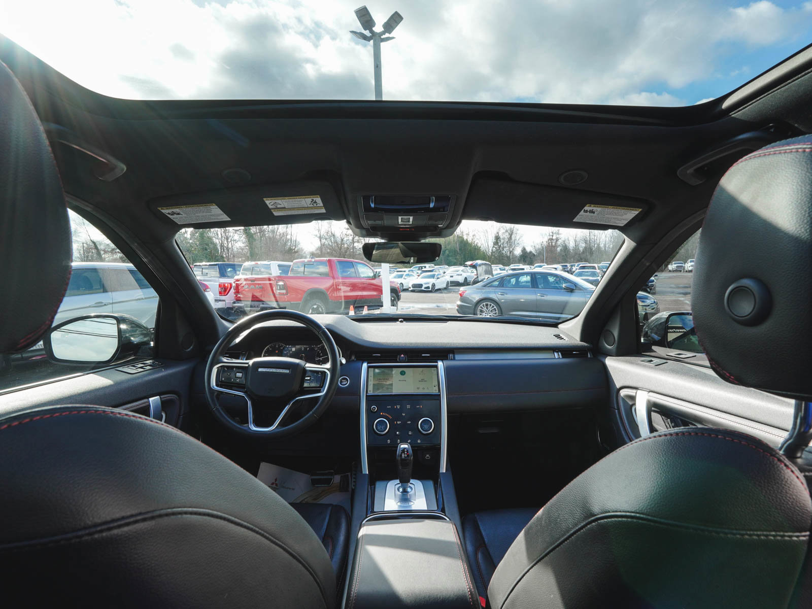 Used 2023 Land Rover Discovery Sport SE R-Dynamic image 37