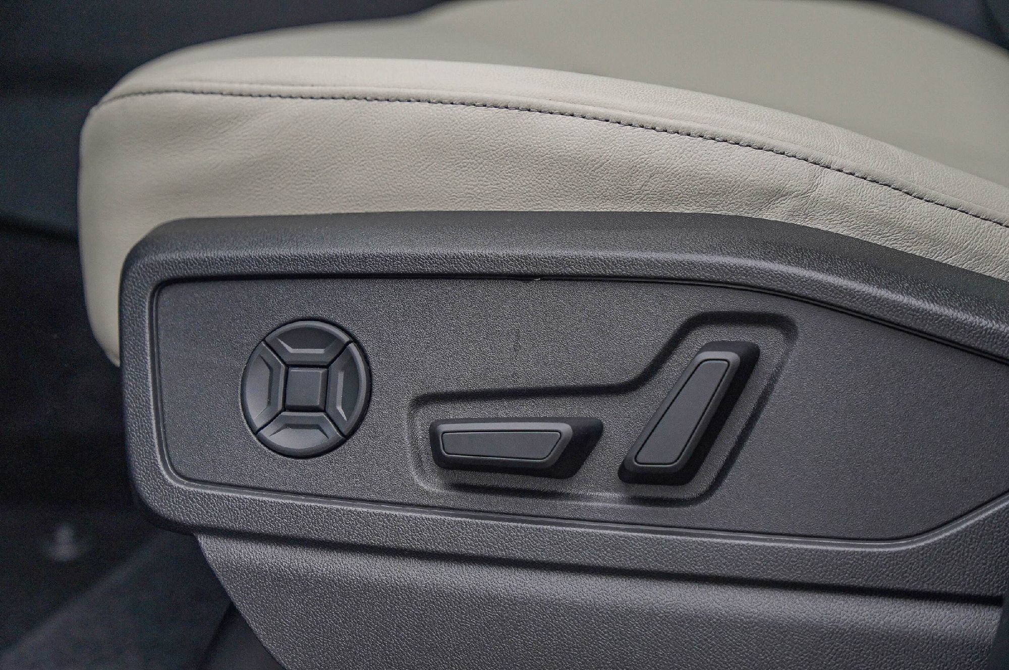 New 2025 Audi Q5 Premium Plus image 17