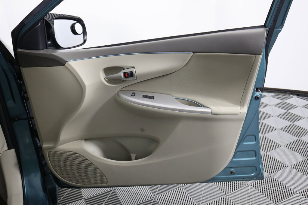 Used 2010 Toyota Corolla LE FWD image 25