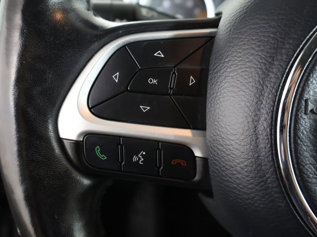 Used 2020 Jeep Compass Latitude AWD/4WD image 35