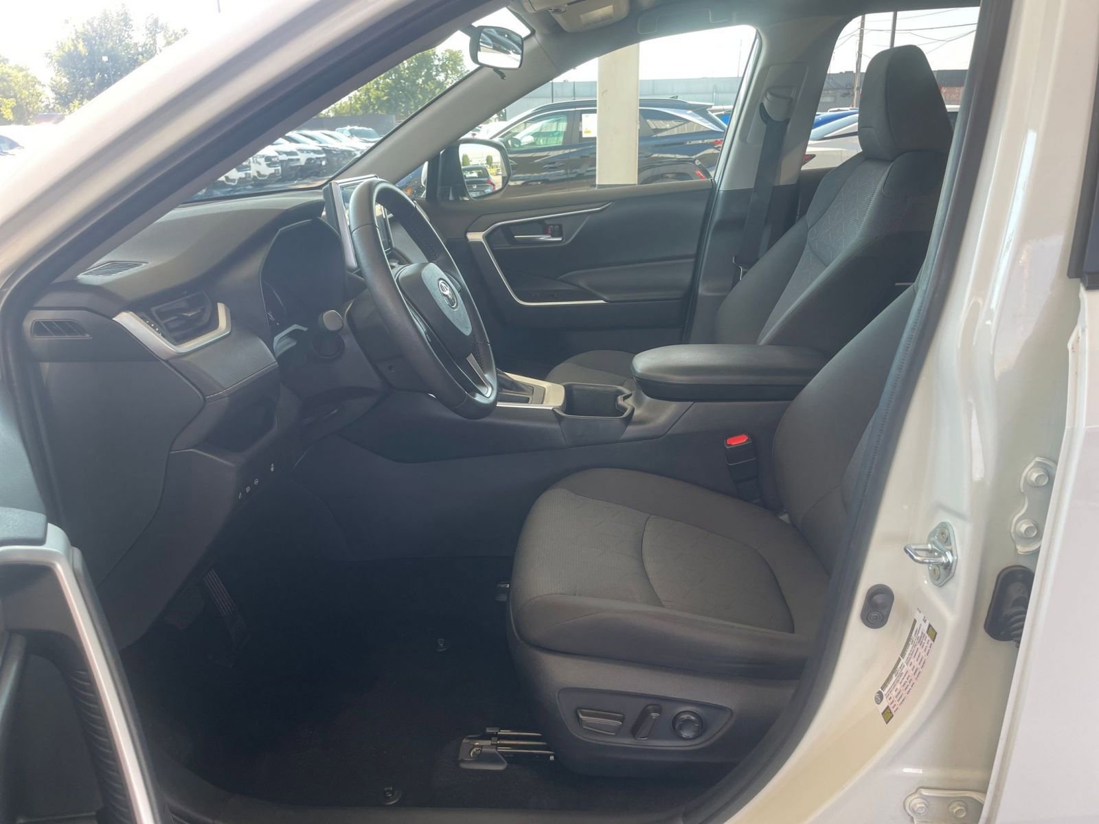 Used 2025 Toyota RAV4 XLE image 27