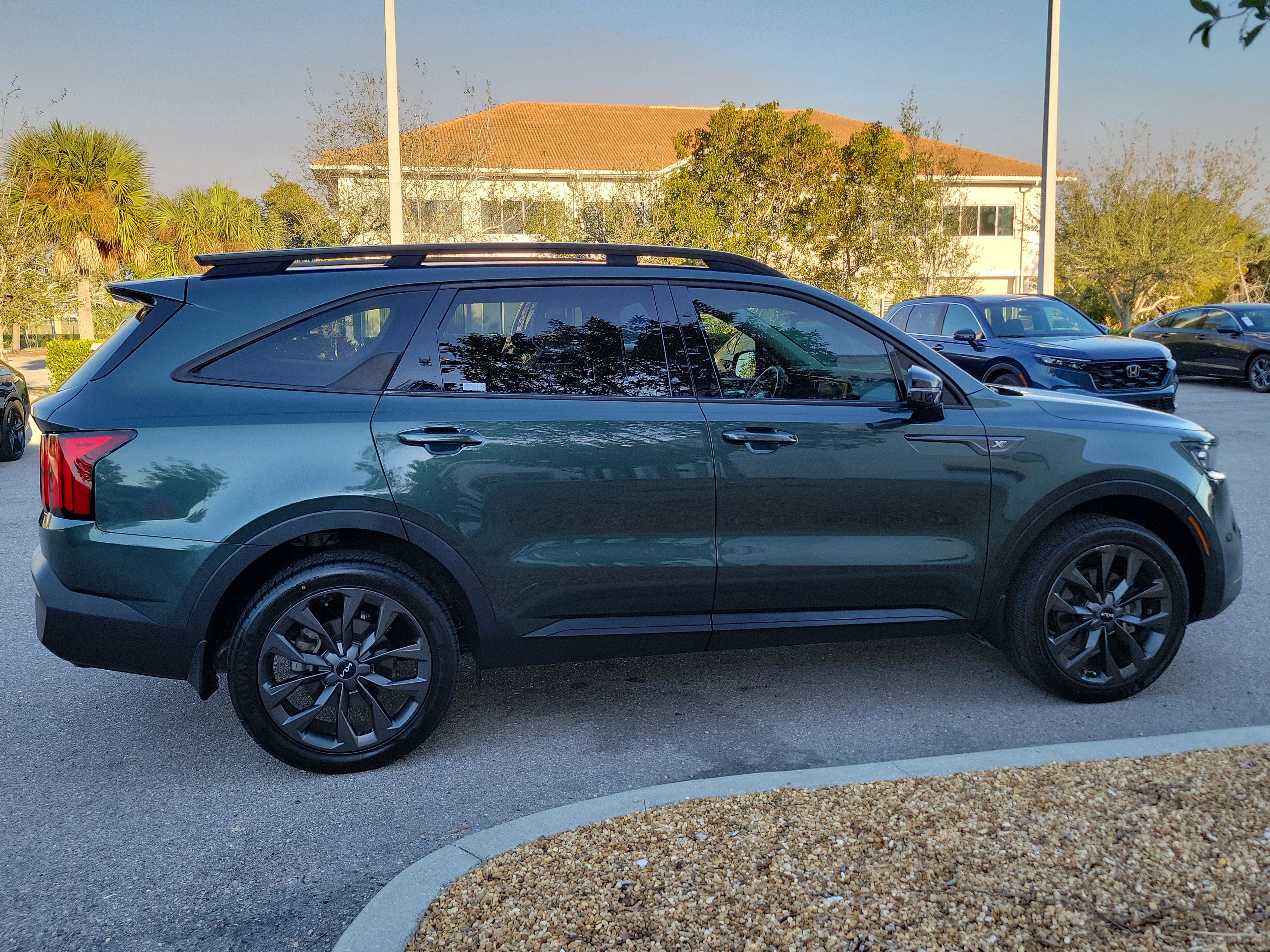 Used 2023 Kia Sorento SX Prestige image 3