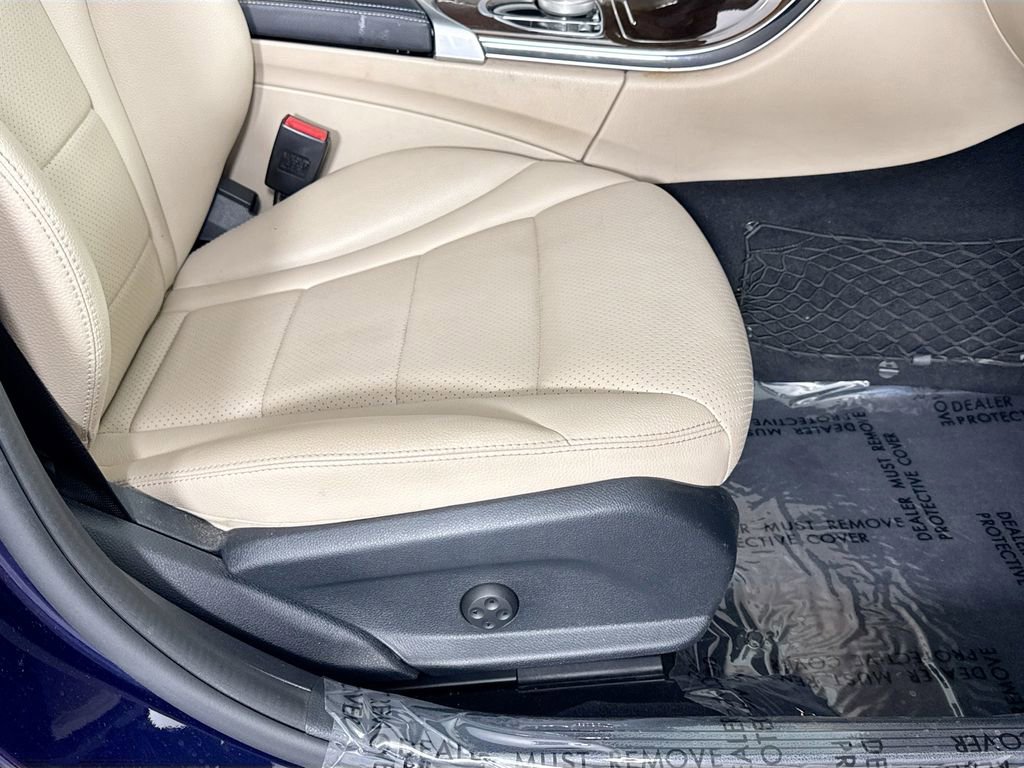 Used 2018 Mercedes-Benz C 300 Sedan image 34