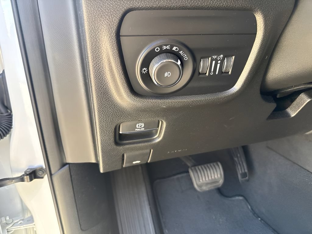 Used 2023 Jeep Grand Cherokee L Limited AWD/4WD image 14