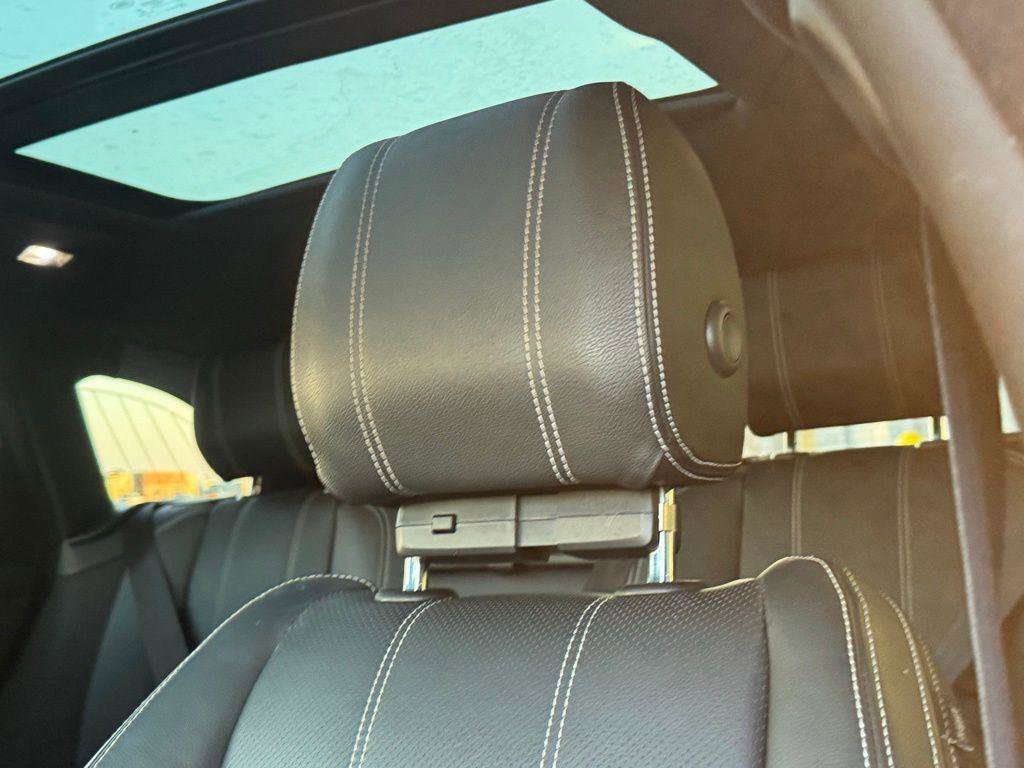 Used 2020 Land Rover Range Rover Velar S image 21