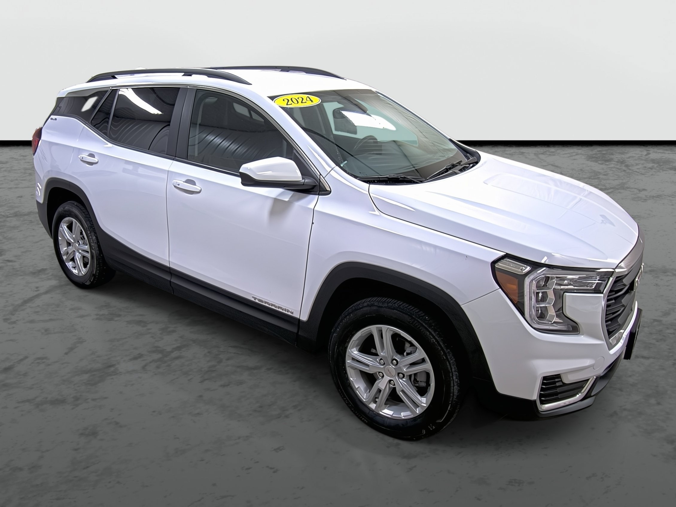 Used 2024 GMC Terrain SLE w/ Driver Convenience Package AWD/4WD image 5