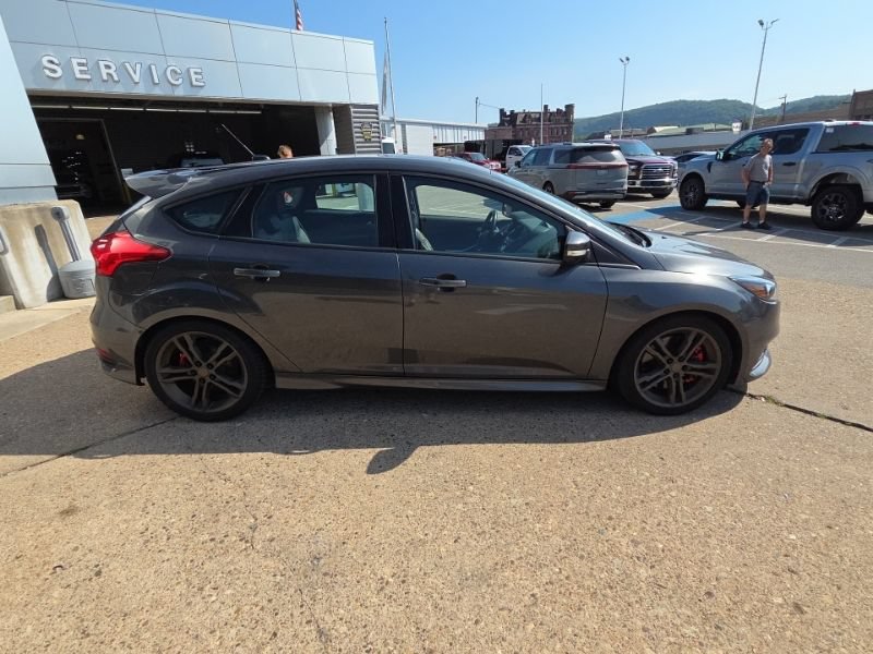 Used 2017 Ford Focus ST w/ Equipment Group 401A FWD image 8