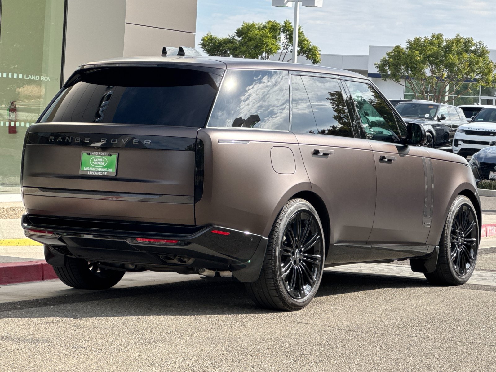 Used 2025 Land Rover Range Rover Autobiography AWD/4WD image 6