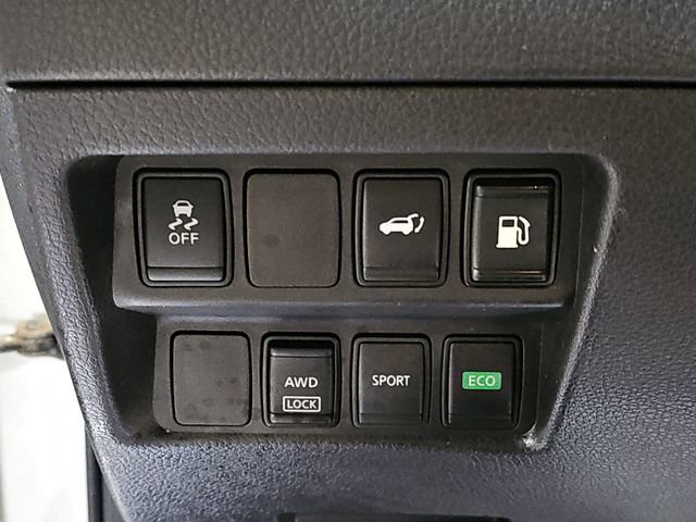 Used 2018 Nissan Rogue SV image 18