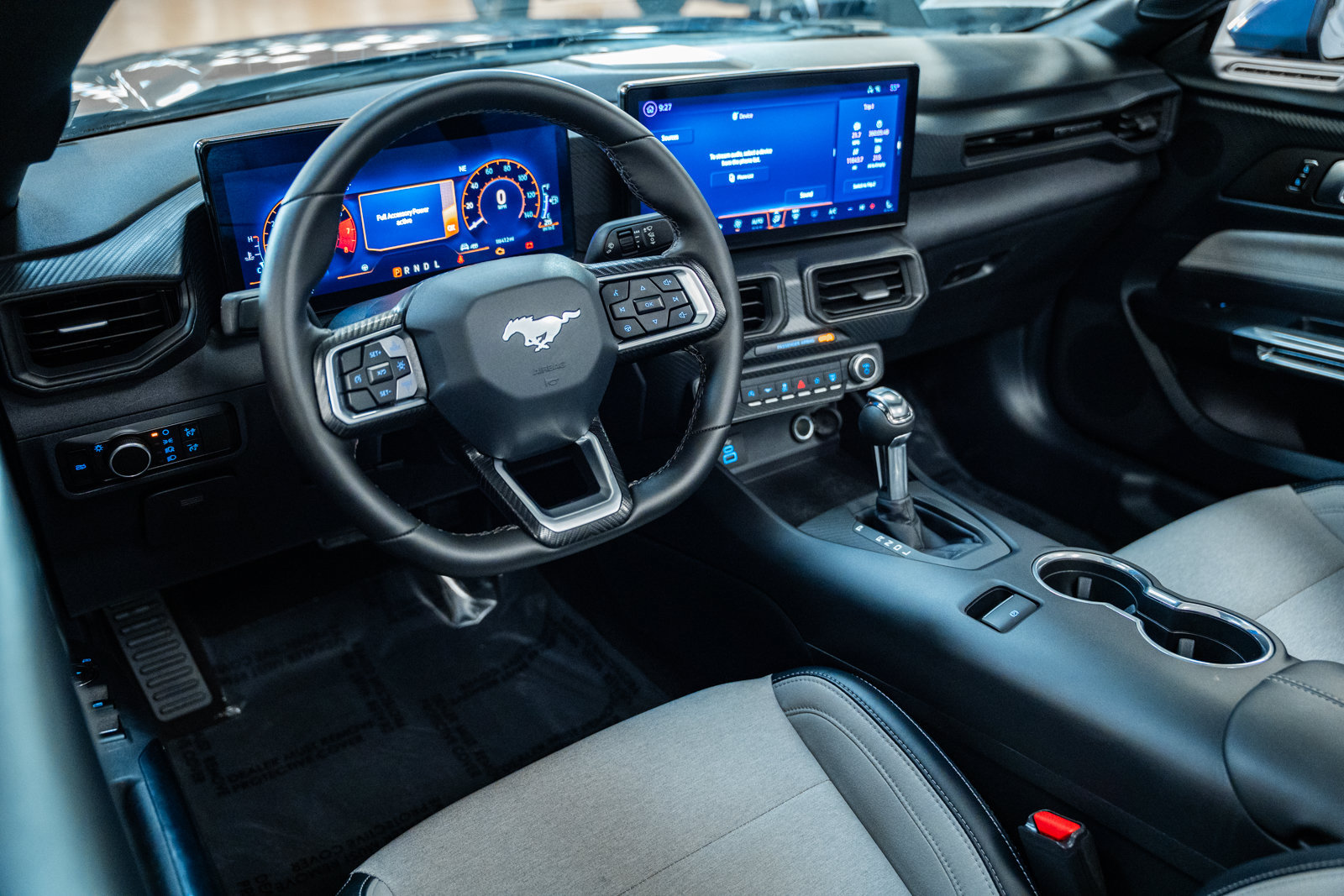 Used 2024 Ford Mustang Convertible RWD image 23