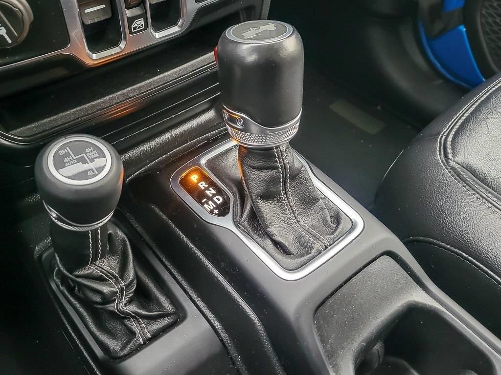 Used 2022 Jeep Wrangler Unlimited Sahara w/ Cold Weather Group AWD/4WD image 16