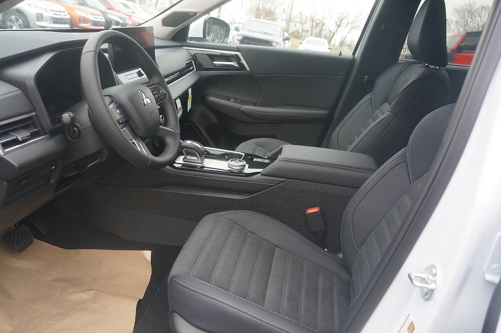 New 2025 Mitsubishi Outlander SE image 15