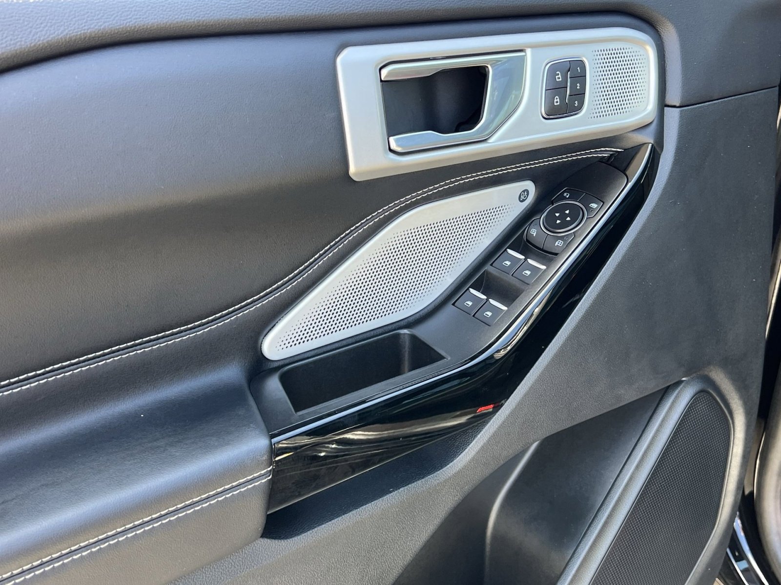 Used 2022 Ford Explorer ST w/ Equipment Group 401A AWD/4WD image 23