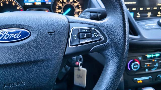 Used 2017 Ford Escape SE w/ Equipment Group 201A image 19