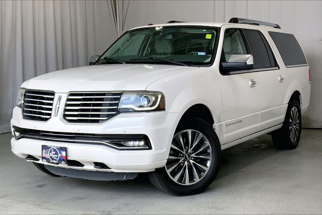 Used 2015 Lincoln Navigator L 2WD image 2