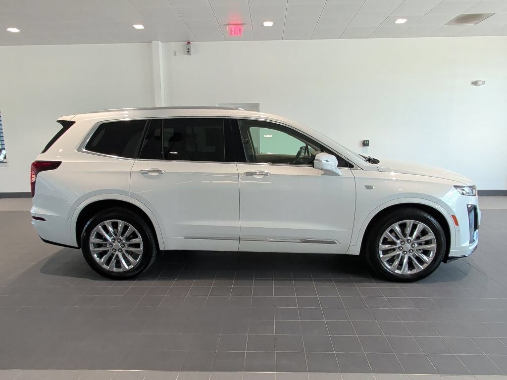 Certified 2022 Cadillac XT6 Premium Luxury w/ Platinum Package AWD/4WD image 2