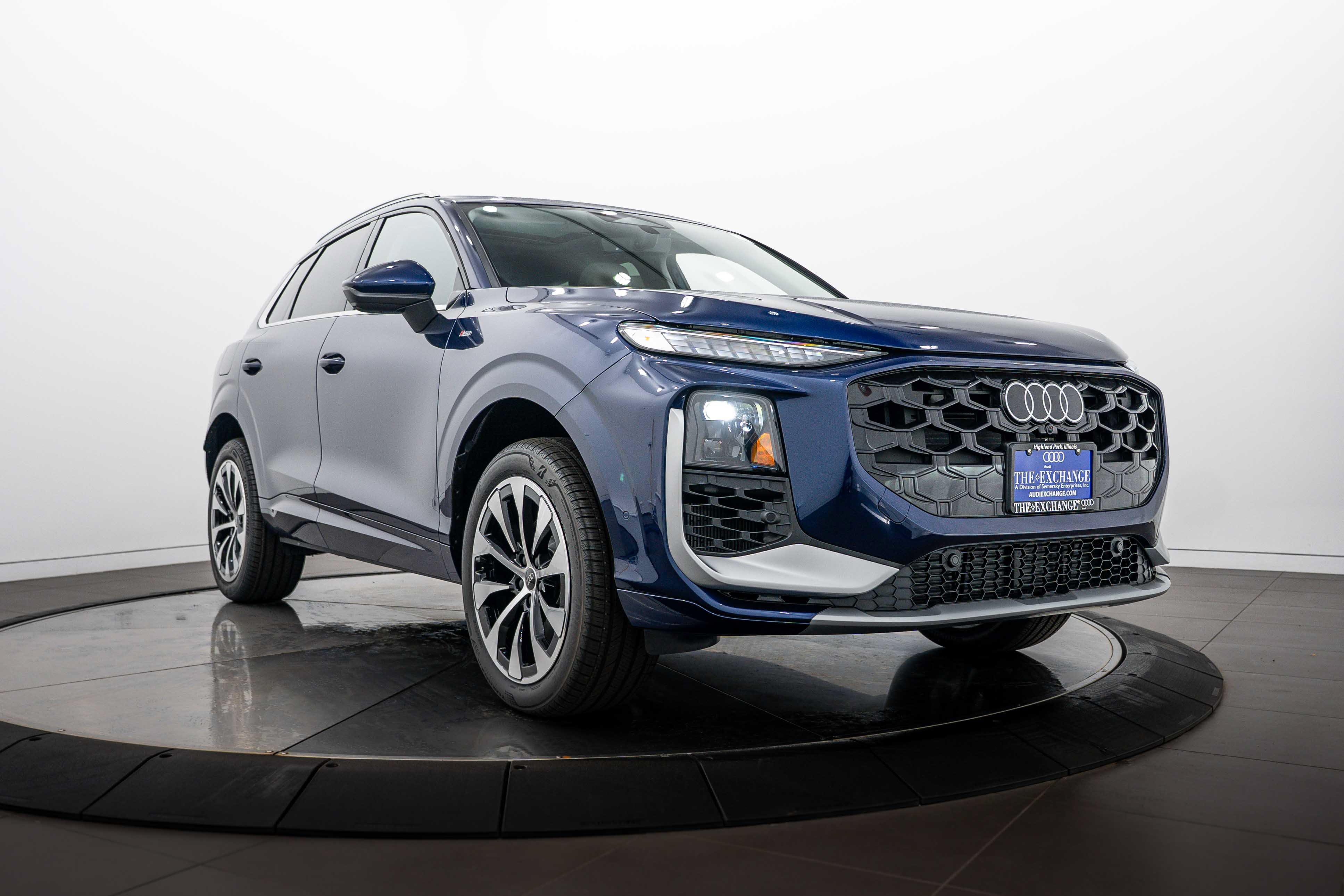 New 2026 Audi Q3 quattro 2.0T AWD/4WD image 1