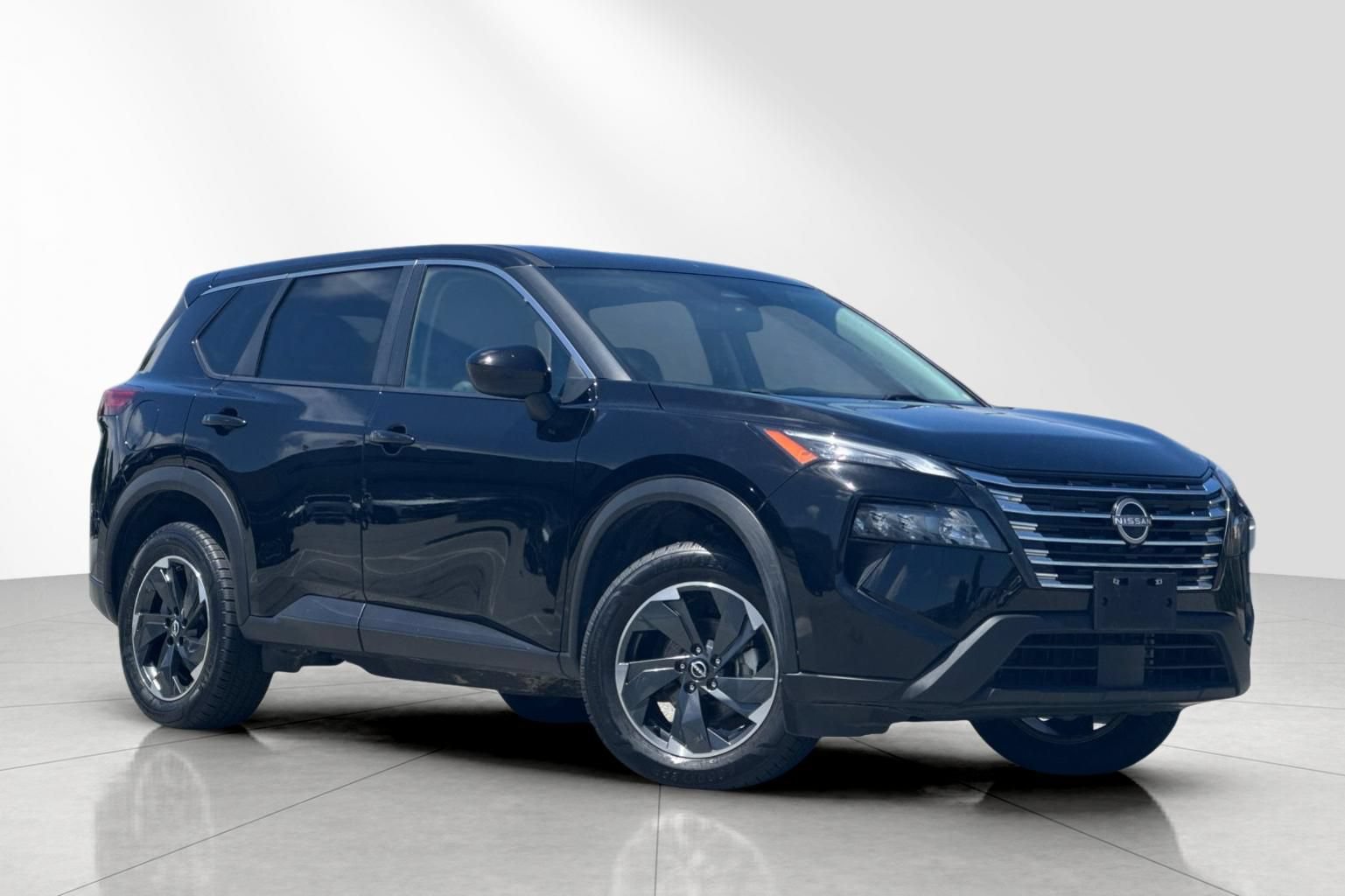 Used 2024 Nissan Rogue SV AWD/4WD image 2
