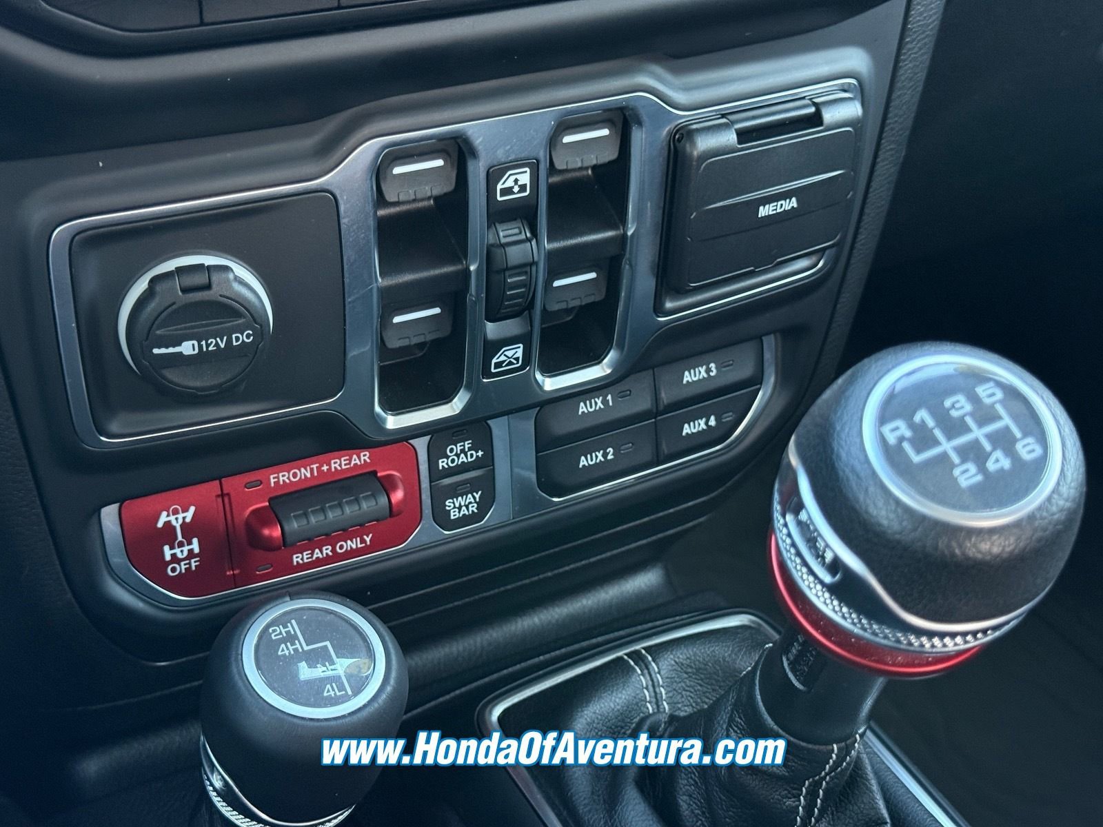 Used 2023 Jeep Gladiator Rubicon w/ LED Lighting Group AWD/4WD image 25