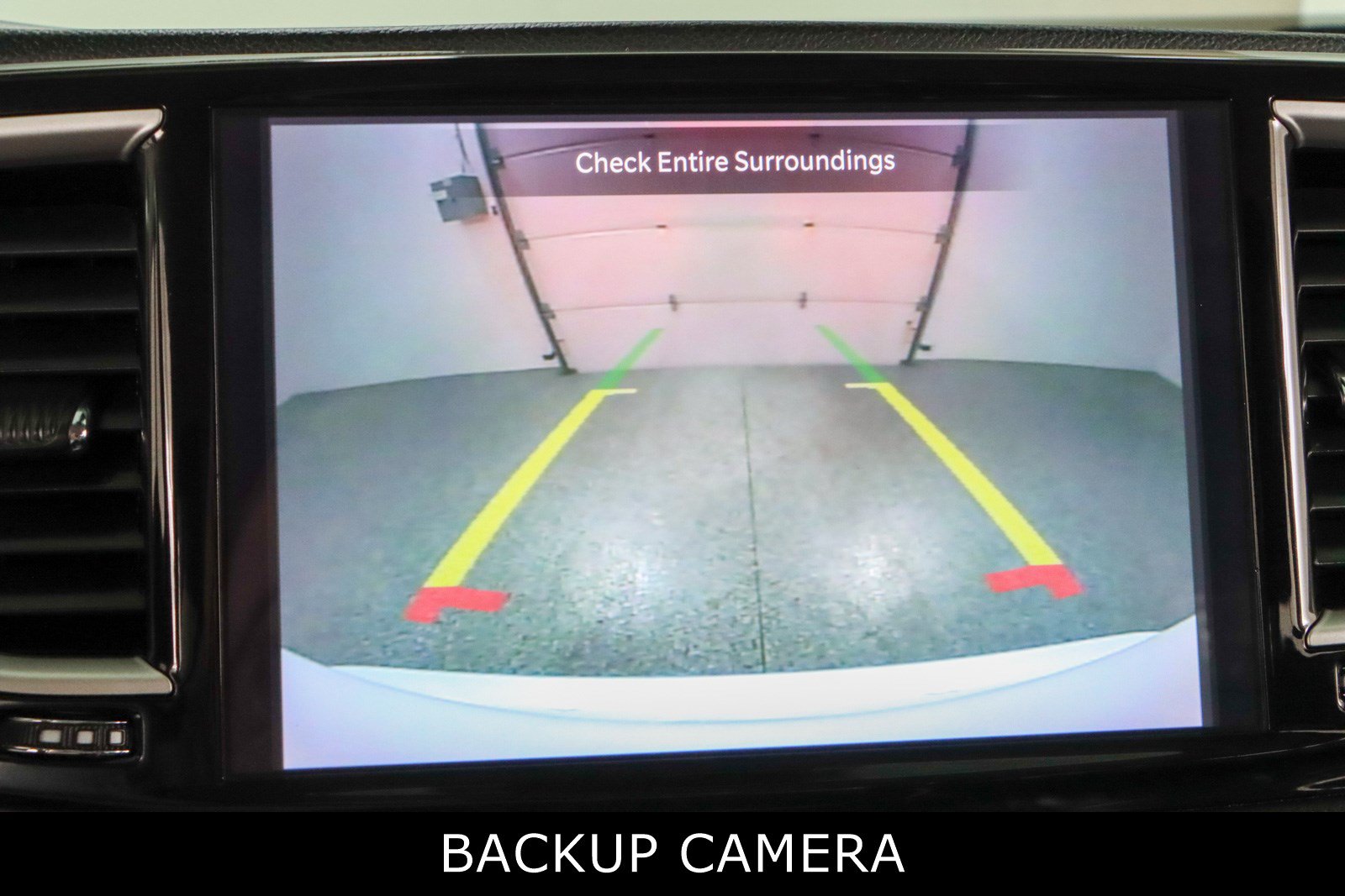 Used 2023 Chrysler Pacifica Touring-L FWD image 18