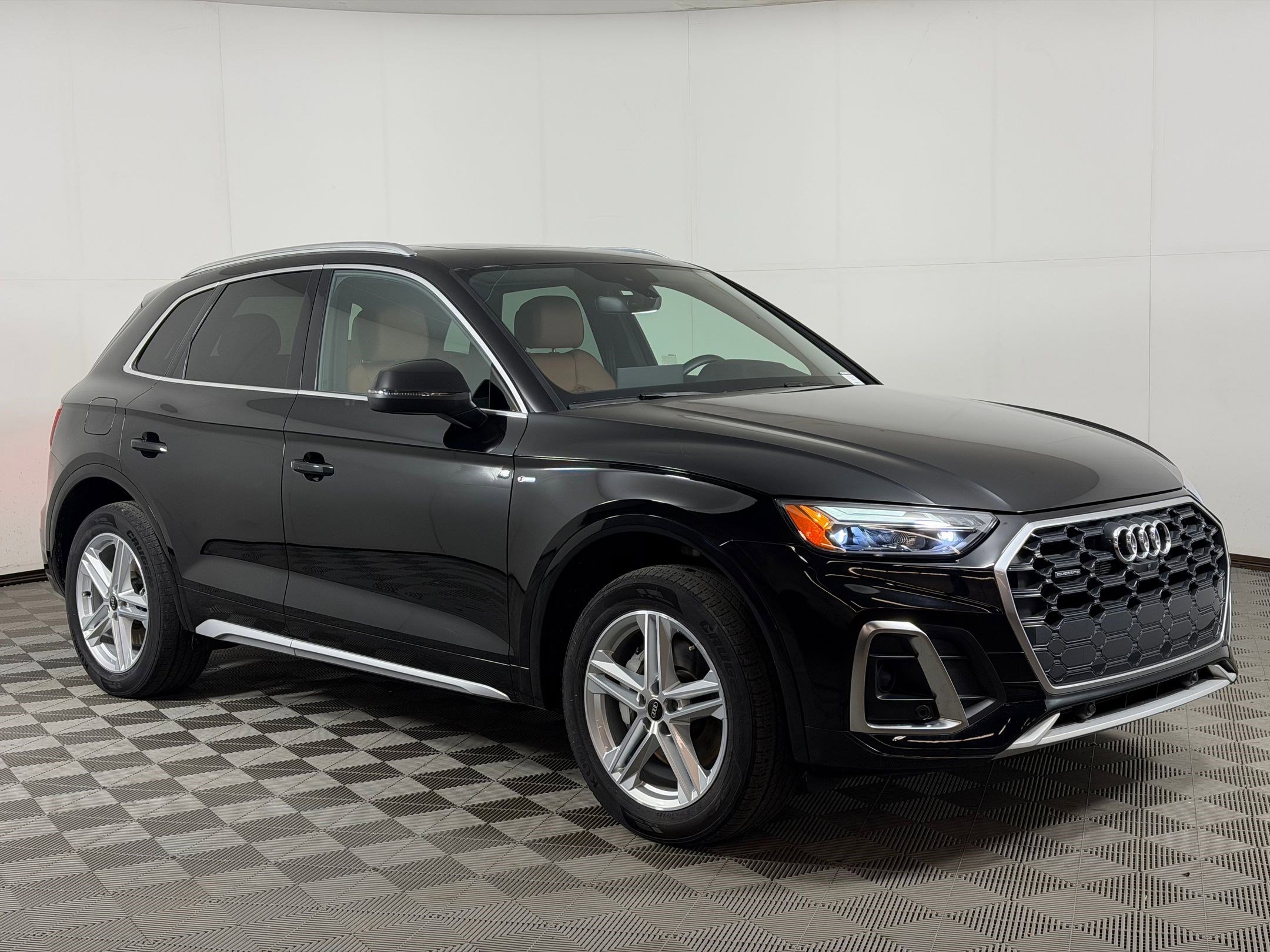 Certified 2022 Audi Q5 e Premium Plus w/ Premium Plus Package AWD/4WD image 7