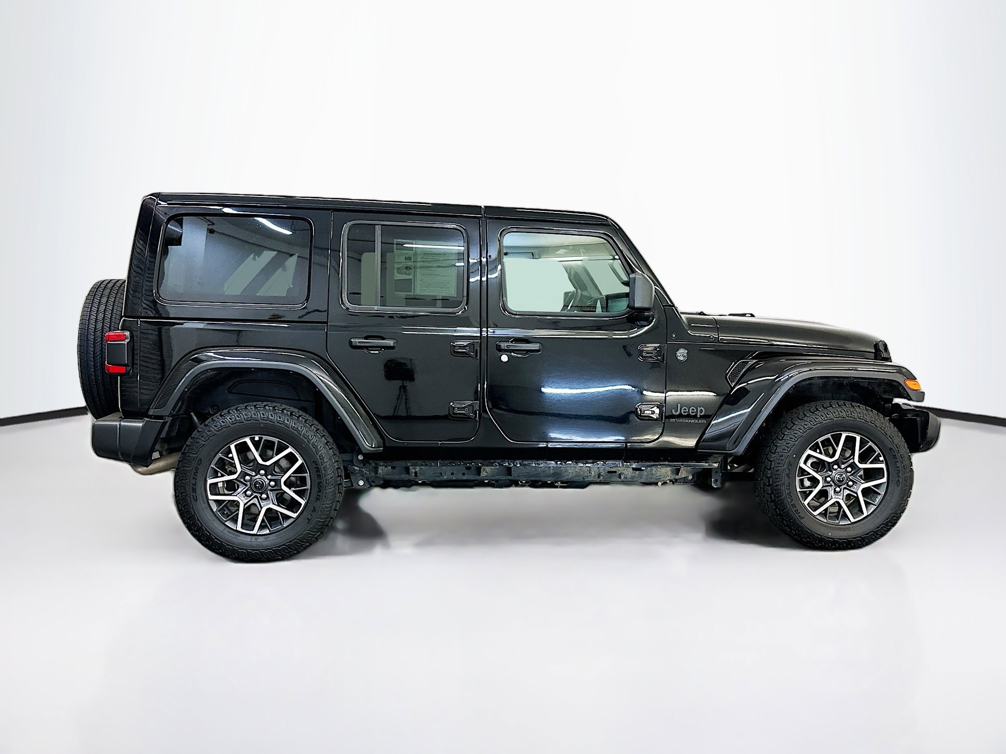 Used 2025 Jeep Wrangler Unlimited Sahara AWD/4WD image 10