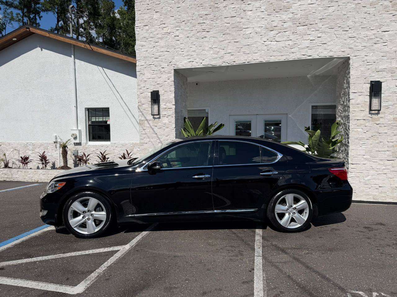 Used 2012 Lexus LS 460 w/ Luxury Value Edition RWD image 2