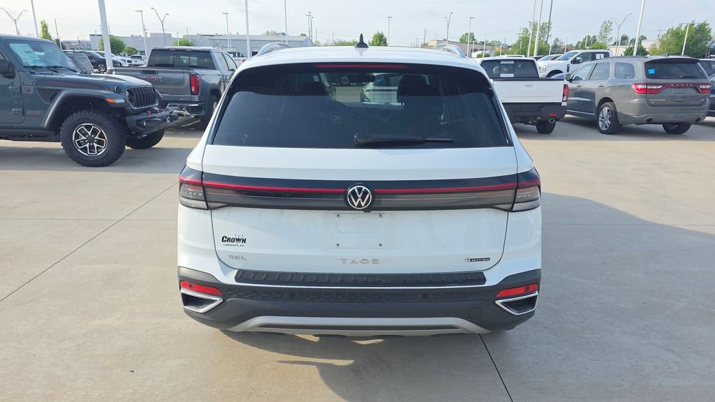 Used 2025 Volkswagen Taos SEL AWD/4WD image 4