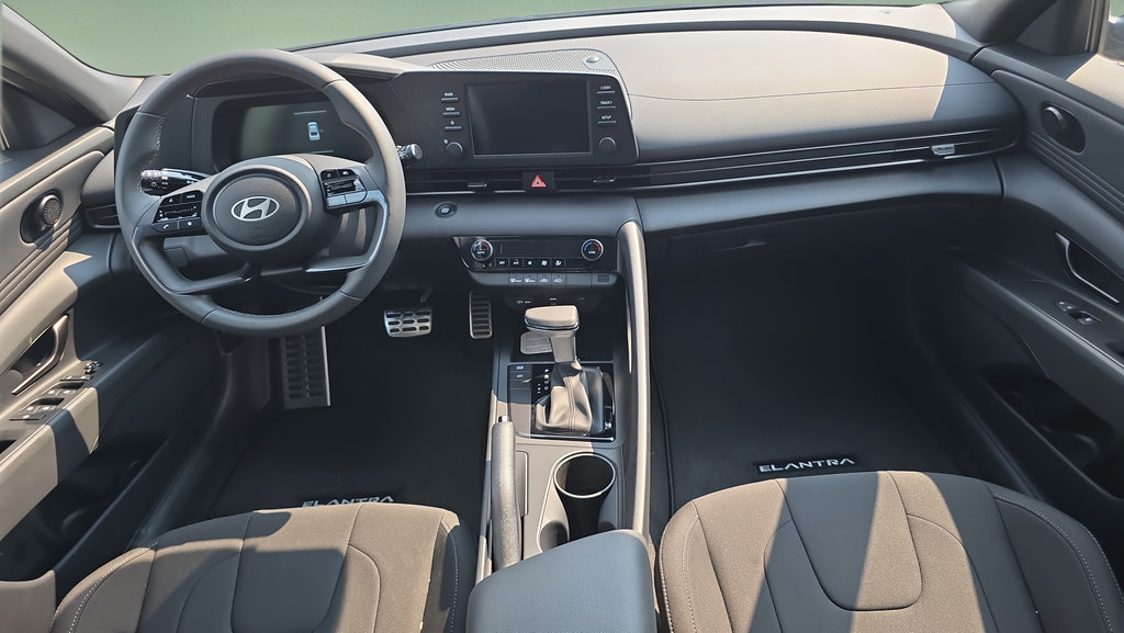New 2026 Hyundai Elantra Sport FWD image 18