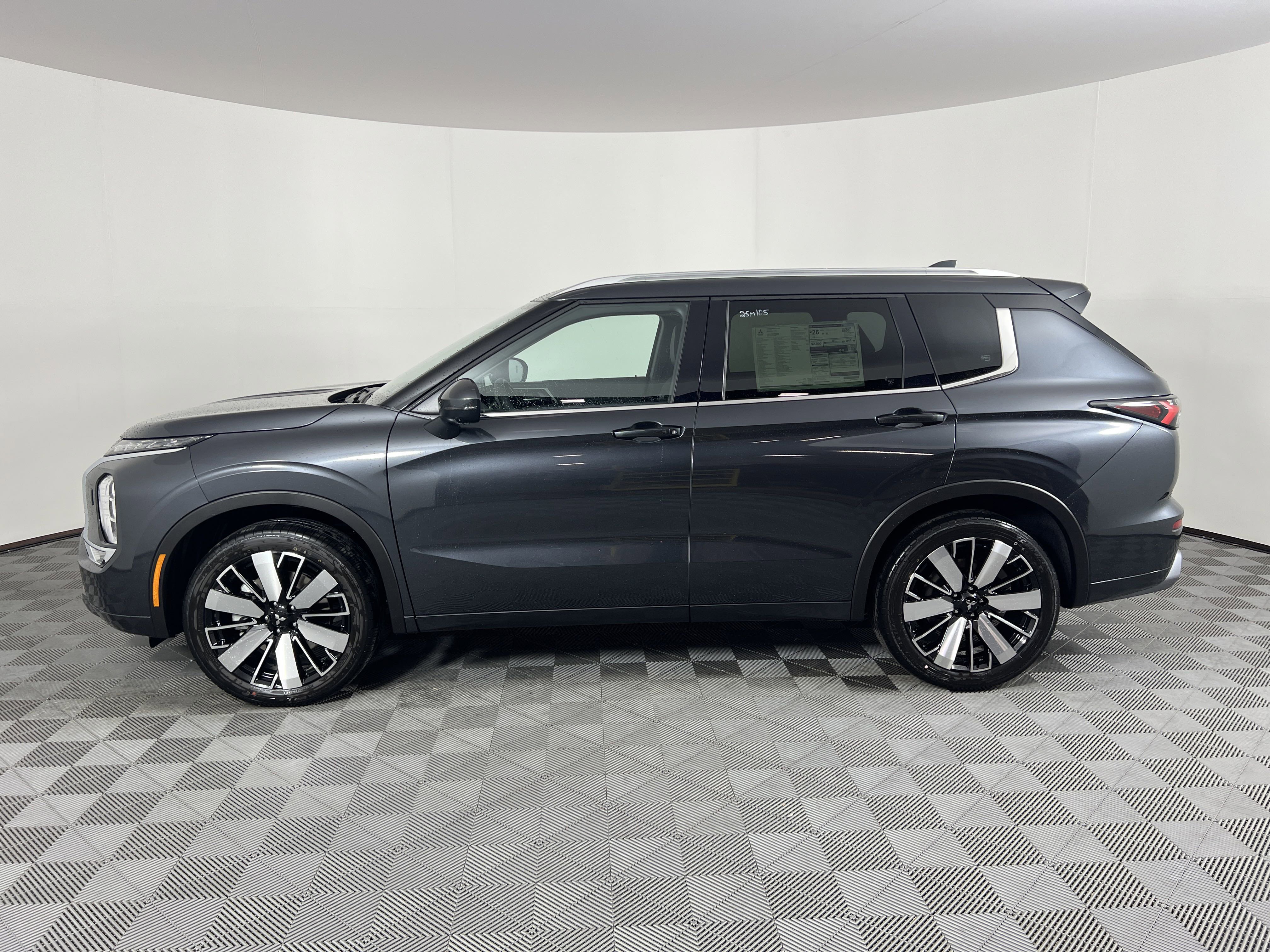 New 2025 Mitsubishi Outlander SEL image 27