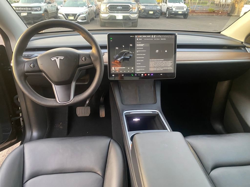 Used 2025 Tesla Model Y Long Range image 30