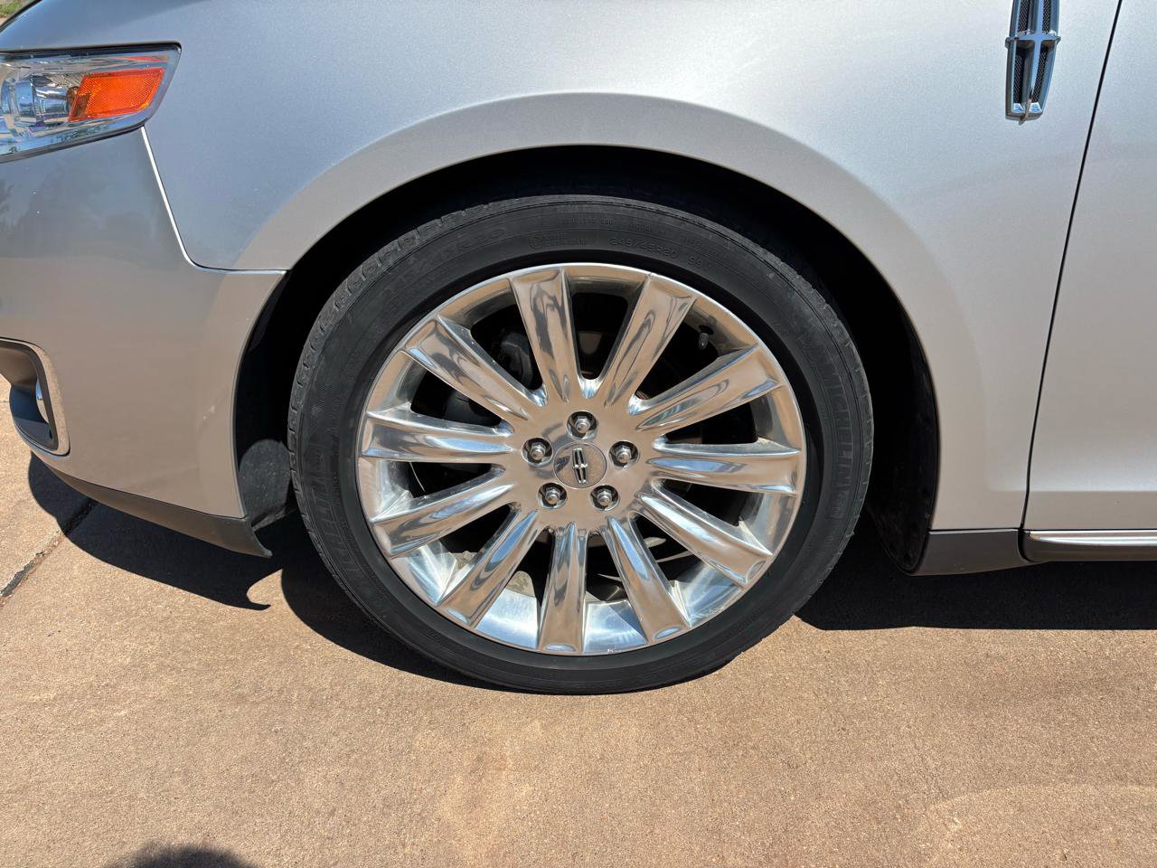 Used 2012 Lincoln MKS AWD image 24