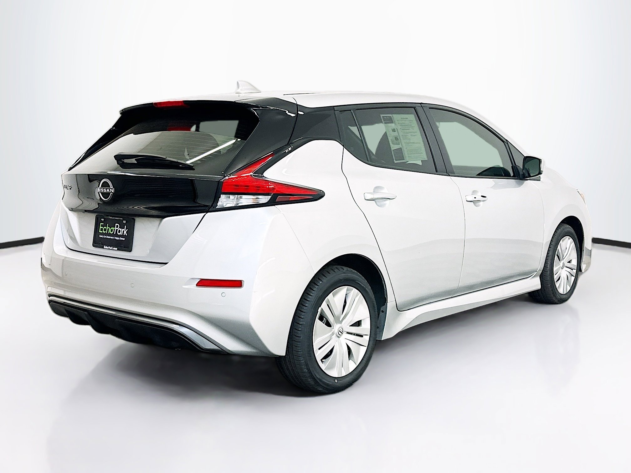 Used 2024 Nissan Leaf S image 9