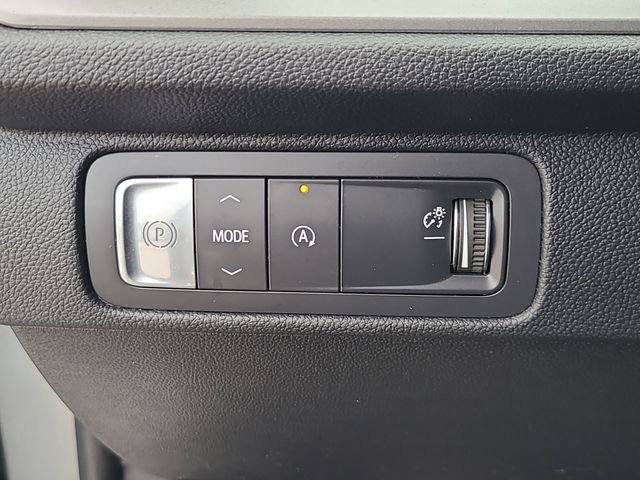 Used 2025 Chevrolet Traverse LT FWD image 24