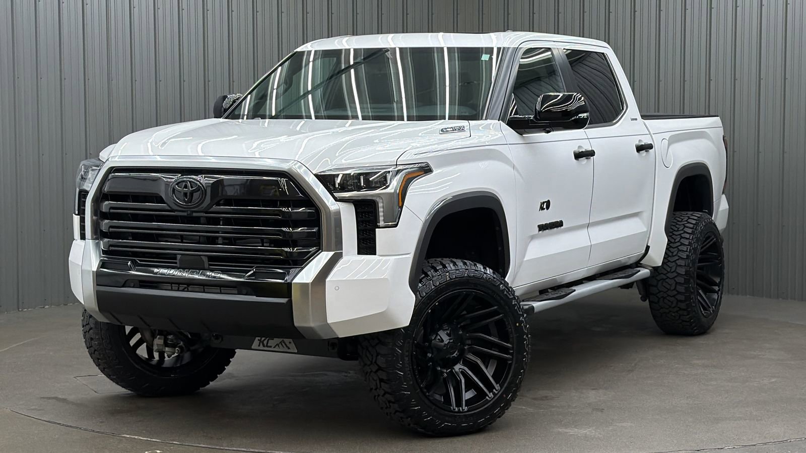 Used 2025 Toyota Tundra Limited image 1