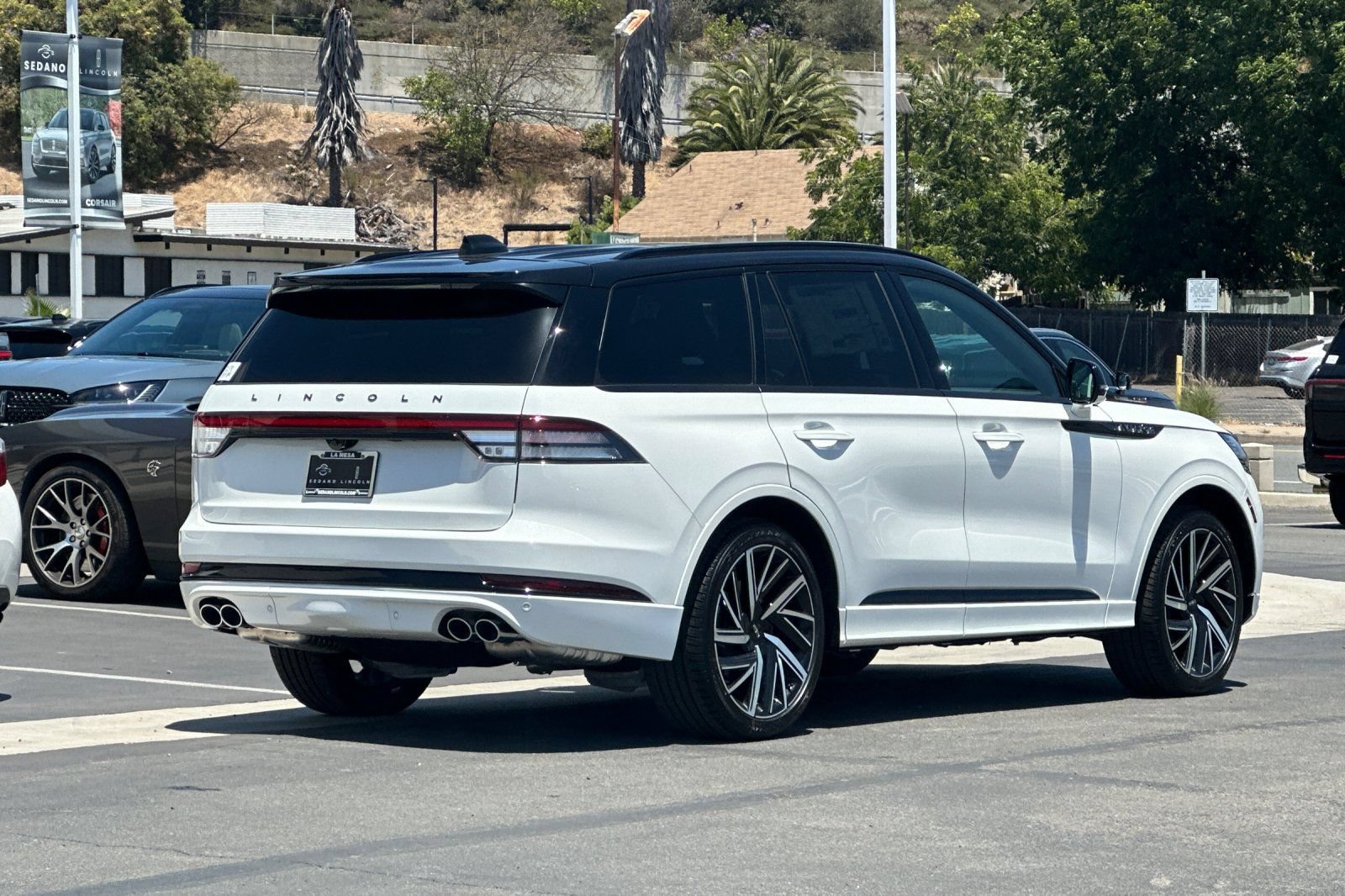 New 2026 Lincoln Aviator Black Label w/ Black Label Special Edition AWD/4WD image 3