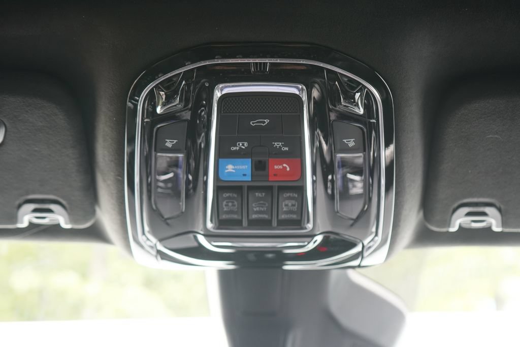 Used 2025 Jeep Grand Wagoneer L Series II Obsidian w/ Quick Order Packagew 28T AWD/4WD image 29