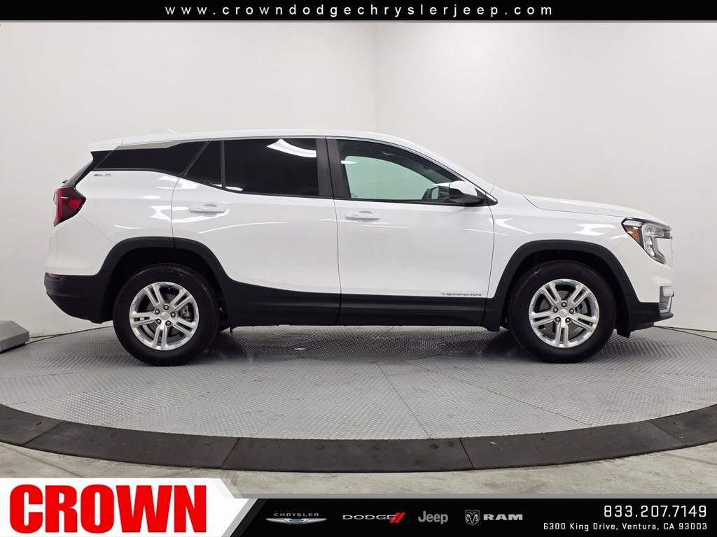 Used 2024 GMC Terrain SLE image 8