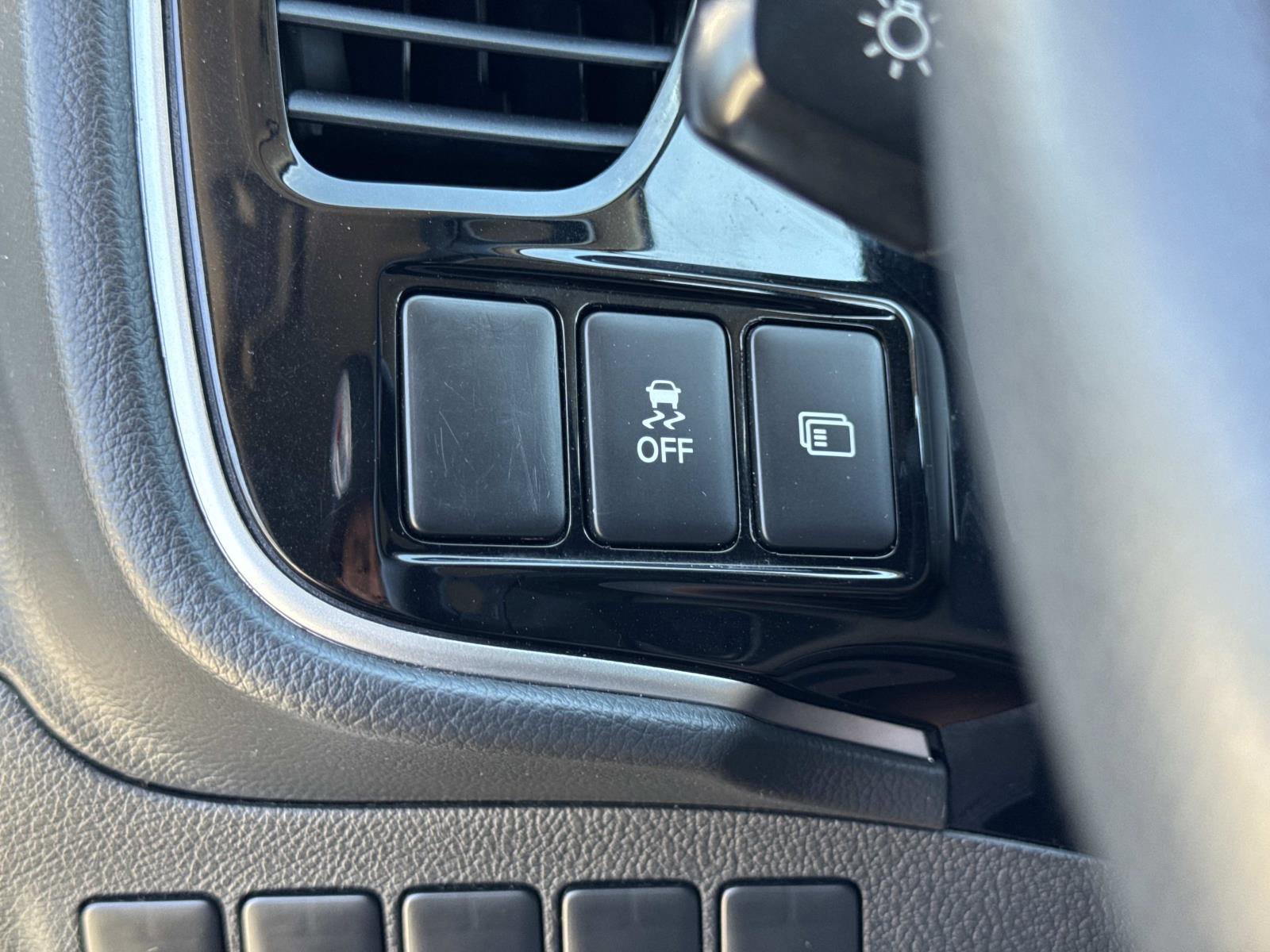 Used 2019 Mitsubishi Outlander SE image 28