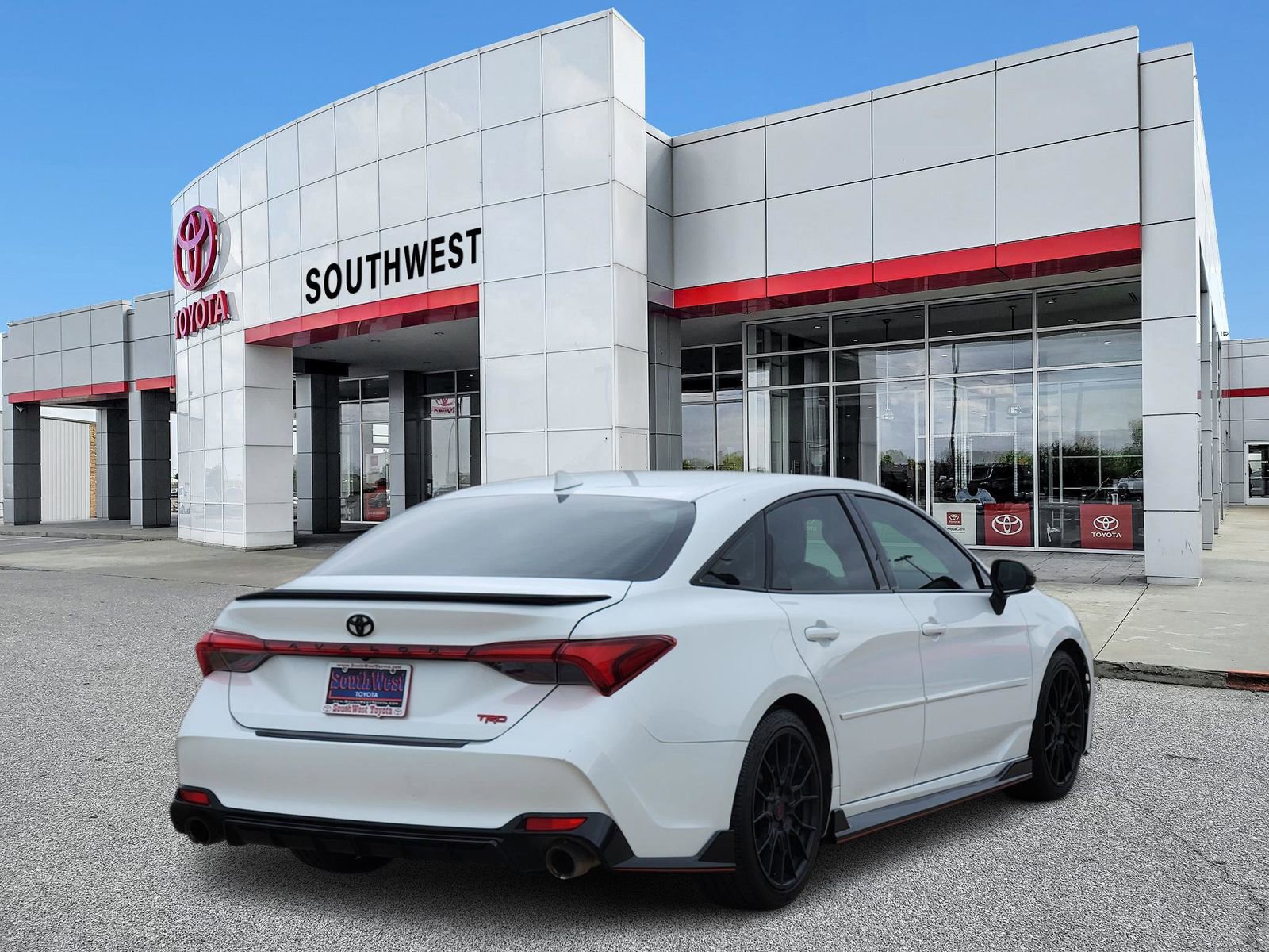 Used 2020 Toyota Avalon TRD FWD image 5