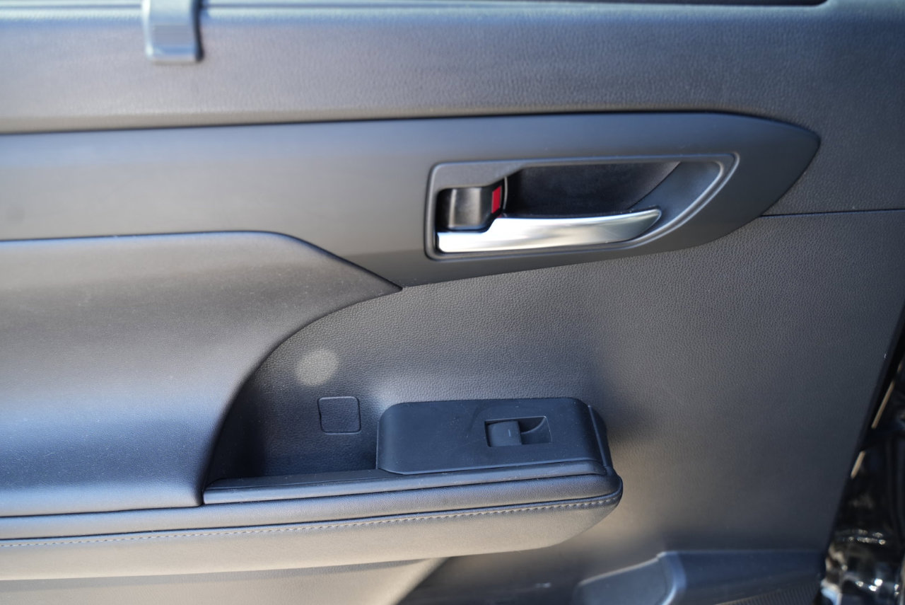 Used 2020 Toyota Highlander XLE image 31
