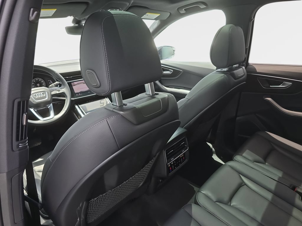 Used 2025 Audi Q7 3.0T Premium Plus AWD/4WD image 12