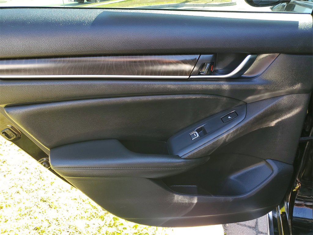 Used 2021 Honda Accord Touring image 11