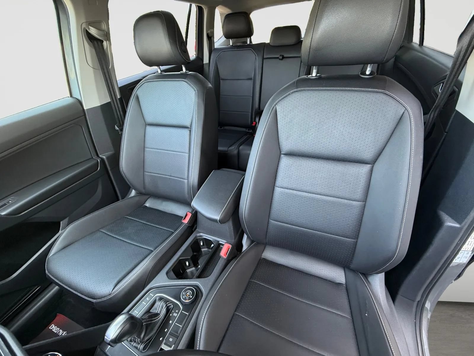 Used 2021 Volkswagen Tiguan SEL AWD/4WD image 13