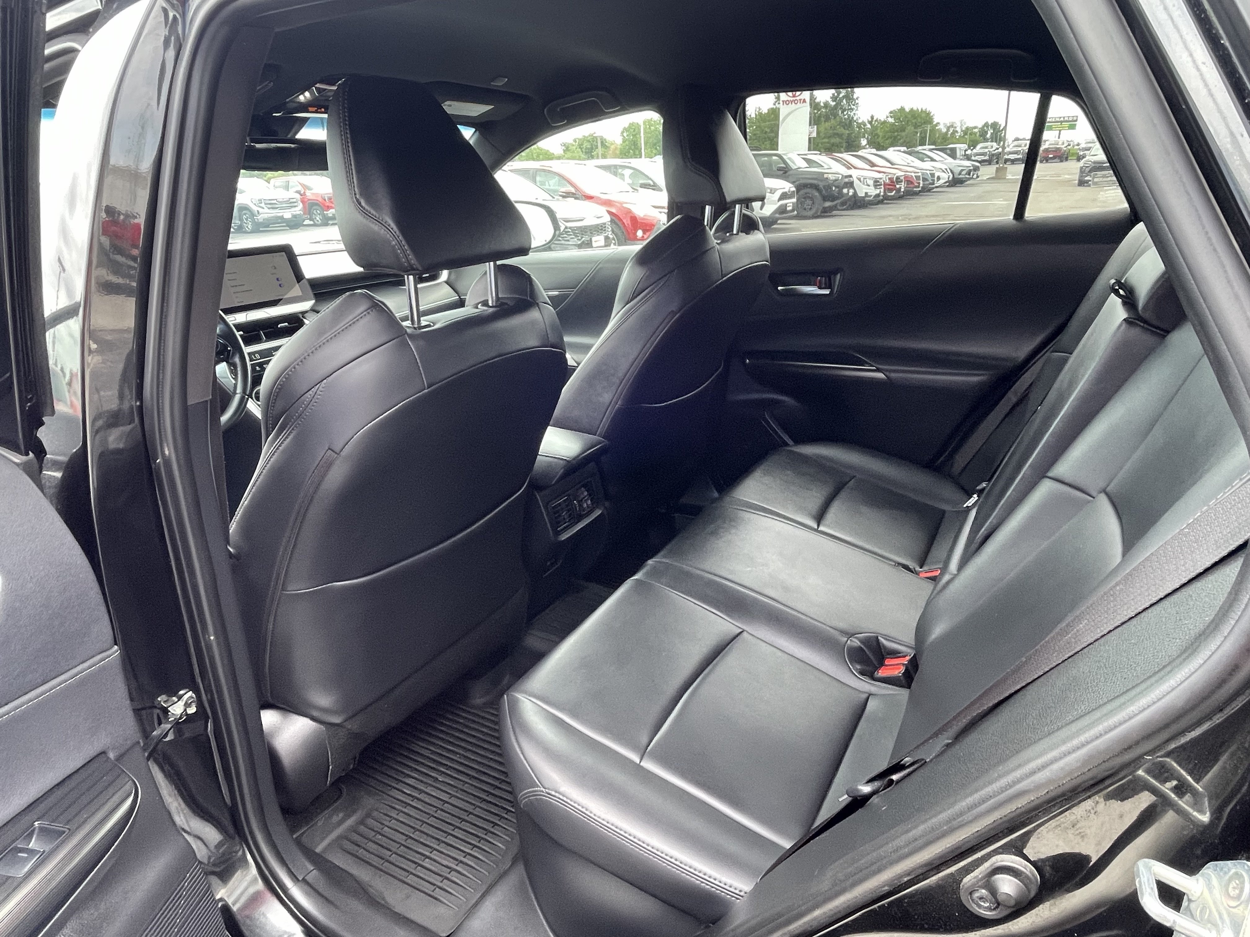 Used 2024 Toyota Venza XLE AWD/4WD image 13