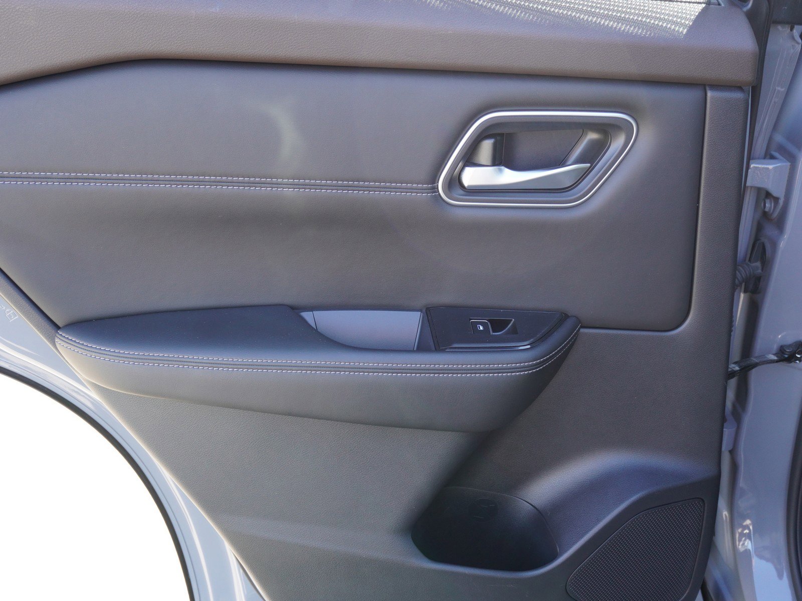 Used 2021 Nissan Rogue Platinum image 13