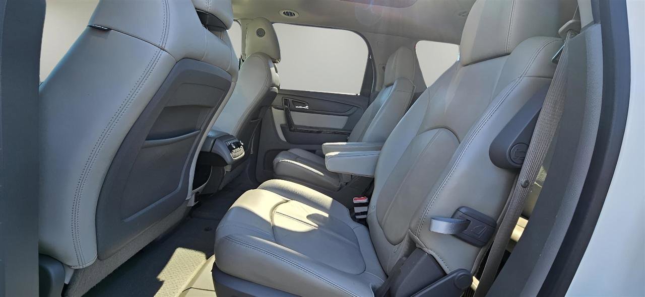 Used 2015 GMC Acadia SLT image 17