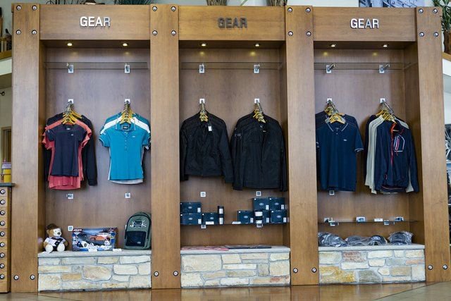 Used 2025 Land Rover Defender 130 X-Dynamic SE image 34