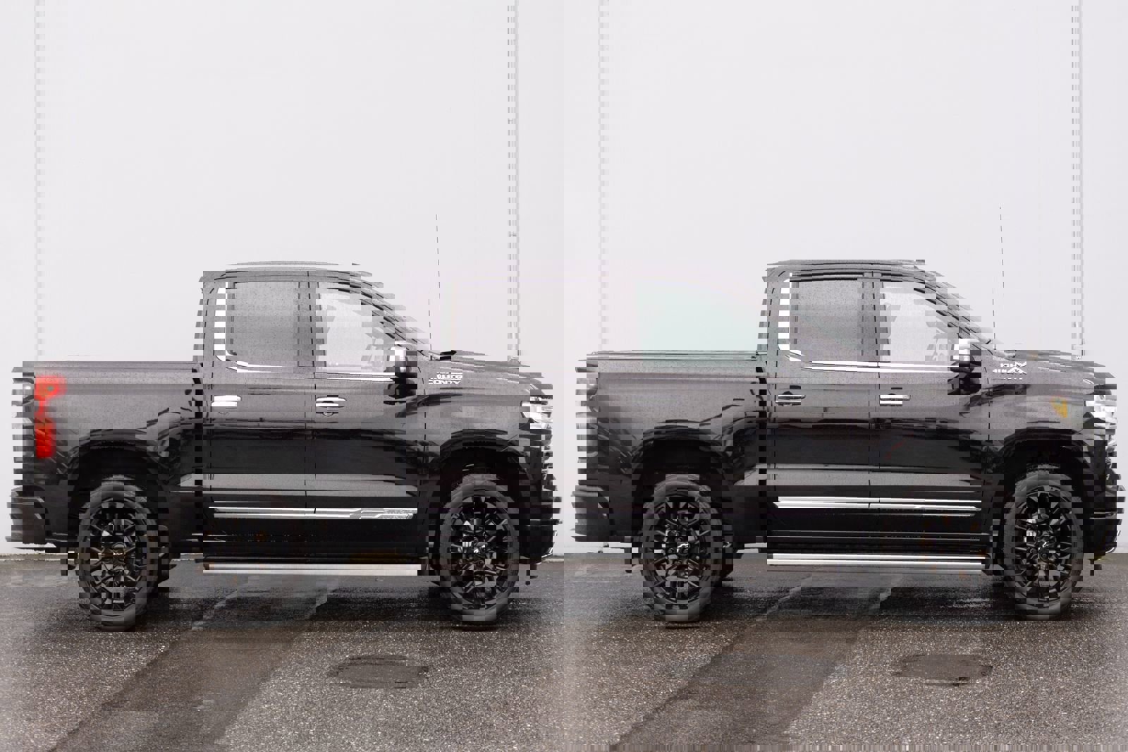 Used 2024 Chevrolet Silverado 1500 High Country w/ Technology Package image 31