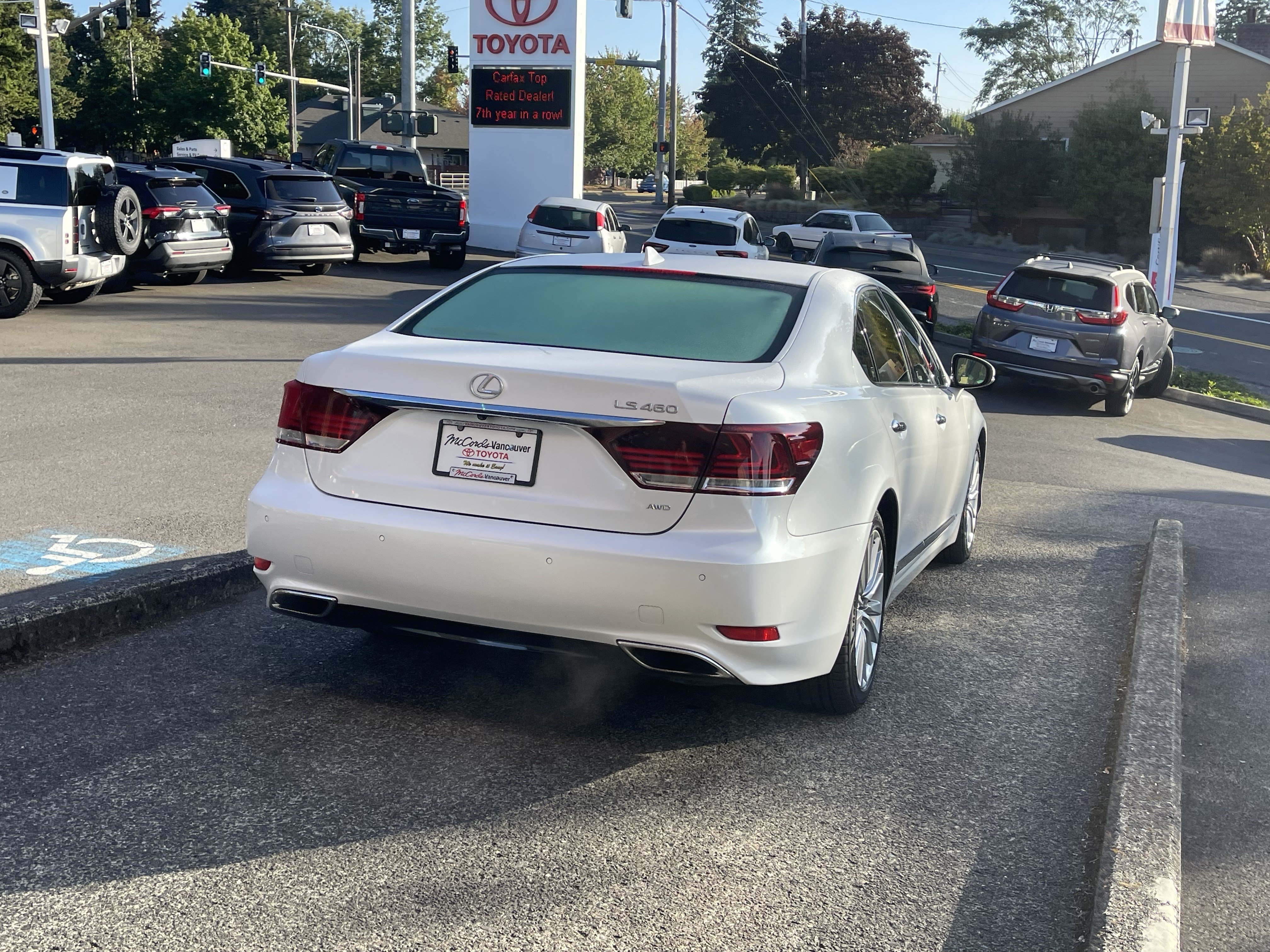 Used 2016 Lexus LS 460 AWD w/ Comfort Package image 6